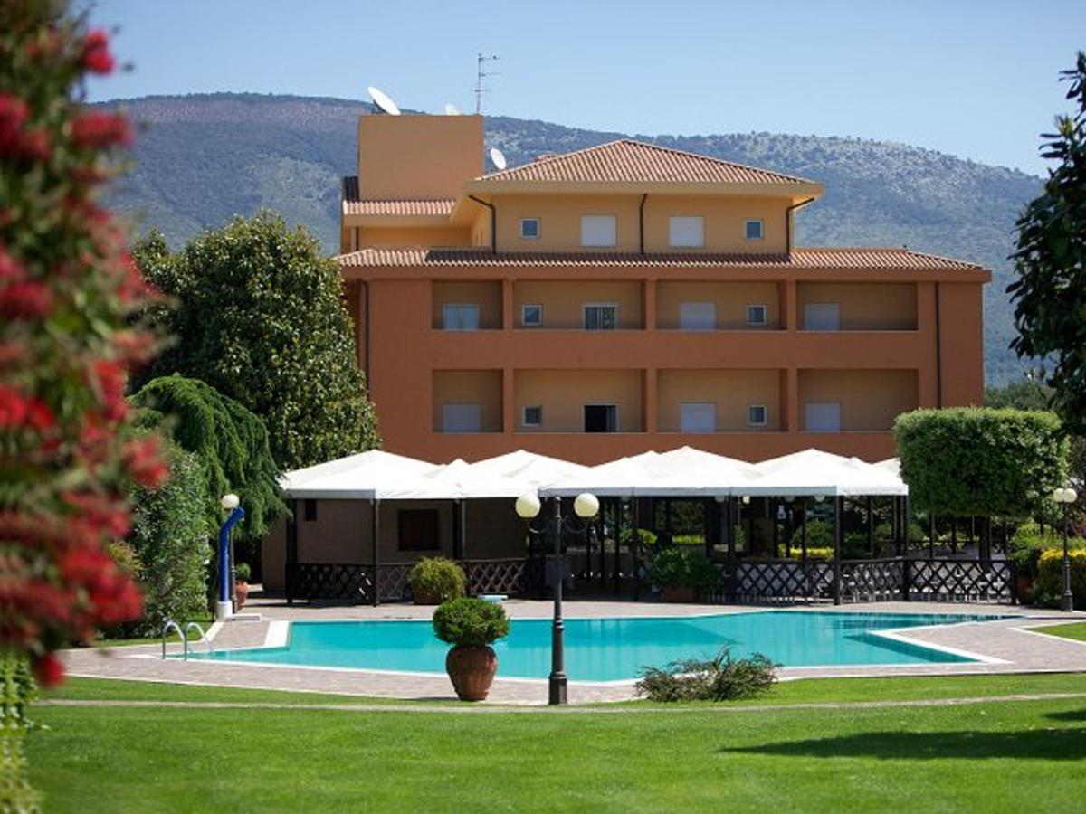 Sunny Palace Hotel Restaurant Prossedi Exterior photo
